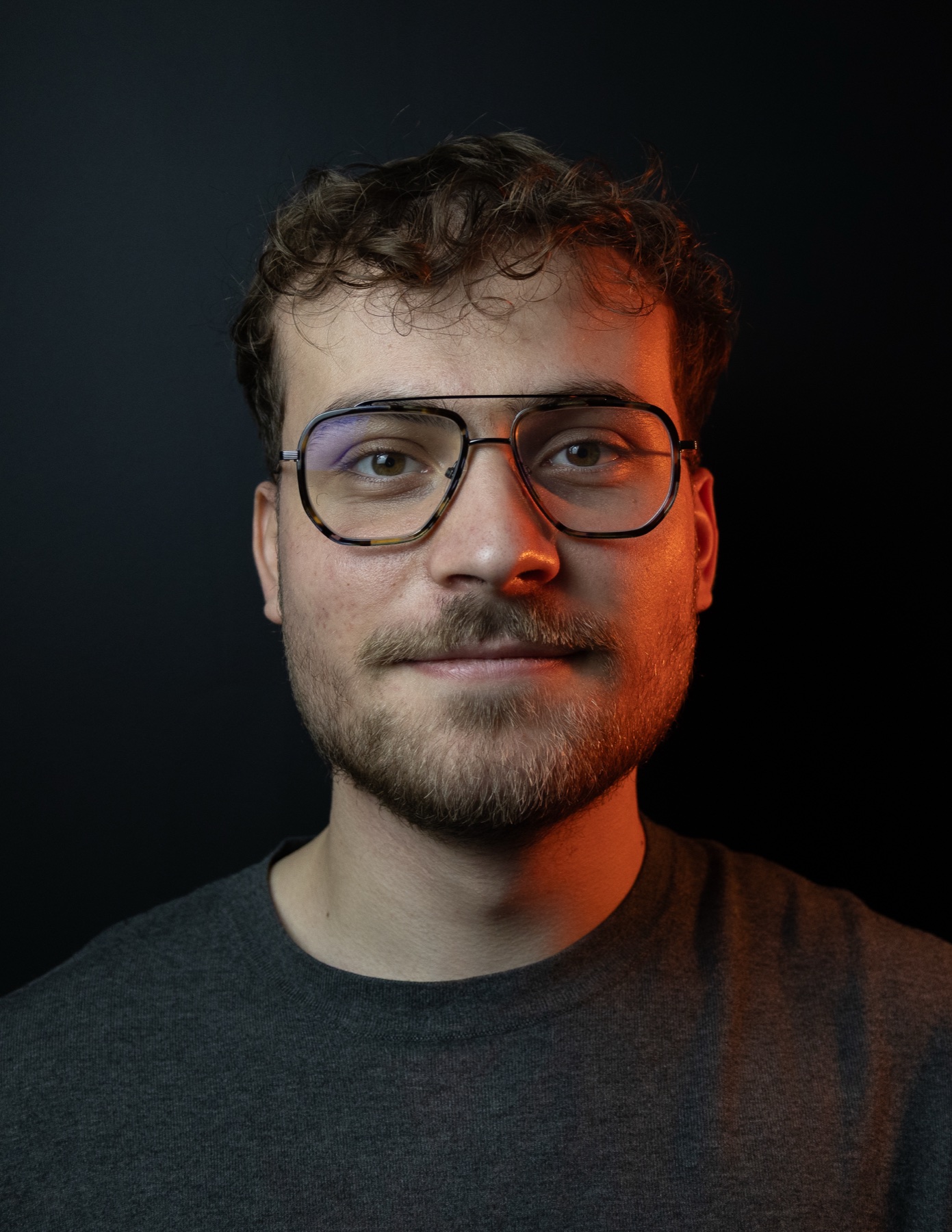 Portrait de Néo Galka, formateur en communication